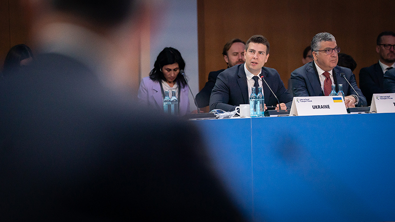 Foto vom Special Minister Roundtable zur Ukraine auf dem International Transport Forum in Leipzig, man sieht den ukrainischen Vize-Verkehrsminister Serhiy Derkach. Foto vom Special Minister Roundtable zur Ukraine auf dem International Transport Forum in Leipzig, man sieht den ukrainischen Vize-Verkehrsminister Serhiy Derkach.