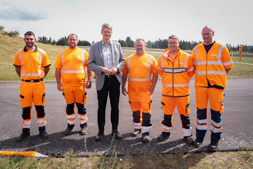 Gruppenfoto mit Patrick Schnieder und Arbeitern vor Ort Gruppenfoto mit Patrick Schnieder und Arbeitern vor Ort