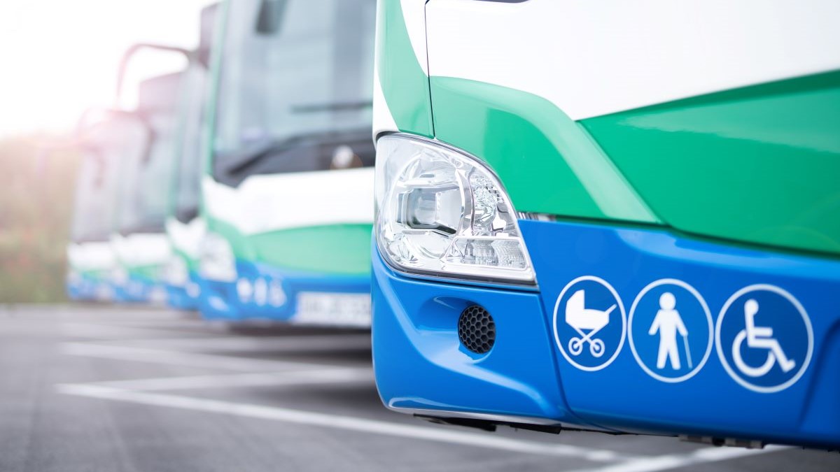 Zum Artikel Verkehrsbusse in einer Reihe