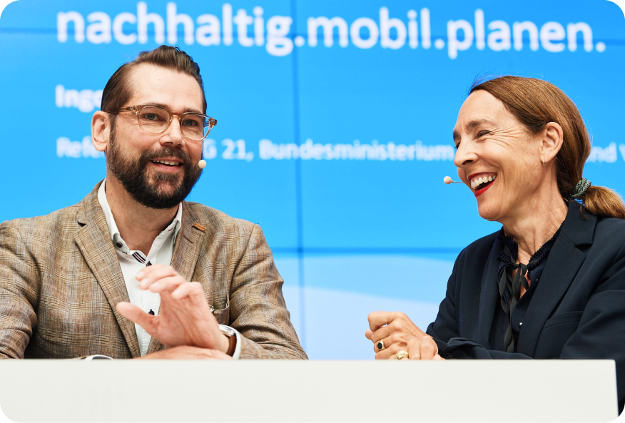 Ingo Strater, Referatsleister G 21 im BDMV, stellt im Rahmen der 6. NaKoMo-Jahreskonferenz das nationale Unterstützungsprogramm